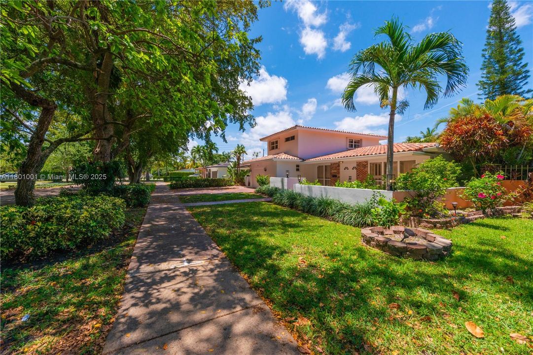 Recientemente alquilado: $8,500 (5 camas, 4 baños, 2576 Pies cuadrados)