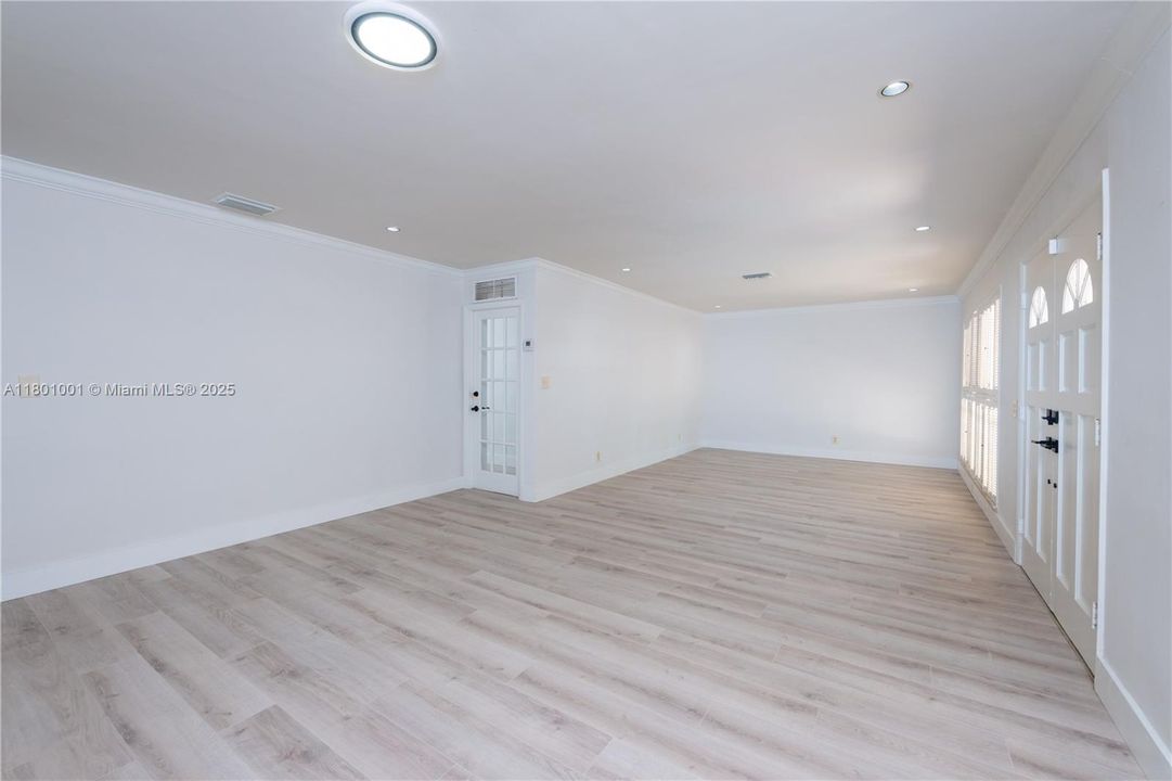 Recientemente alquilado: $8,500 (5 camas, 4 baños, 2576 Pies cuadrados)