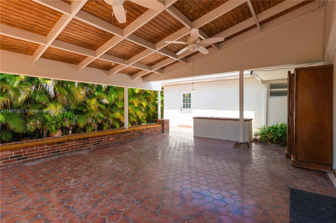 Recientemente alquilado: $8,500 (5 camas, 4 baños, 2576 Pies cuadrados)