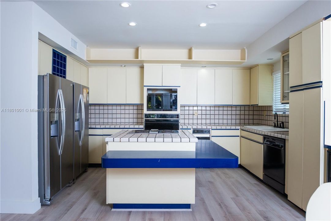 Recientemente alquilado: $8,500 (5 camas, 4 baños, 2576 Pies cuadrados)