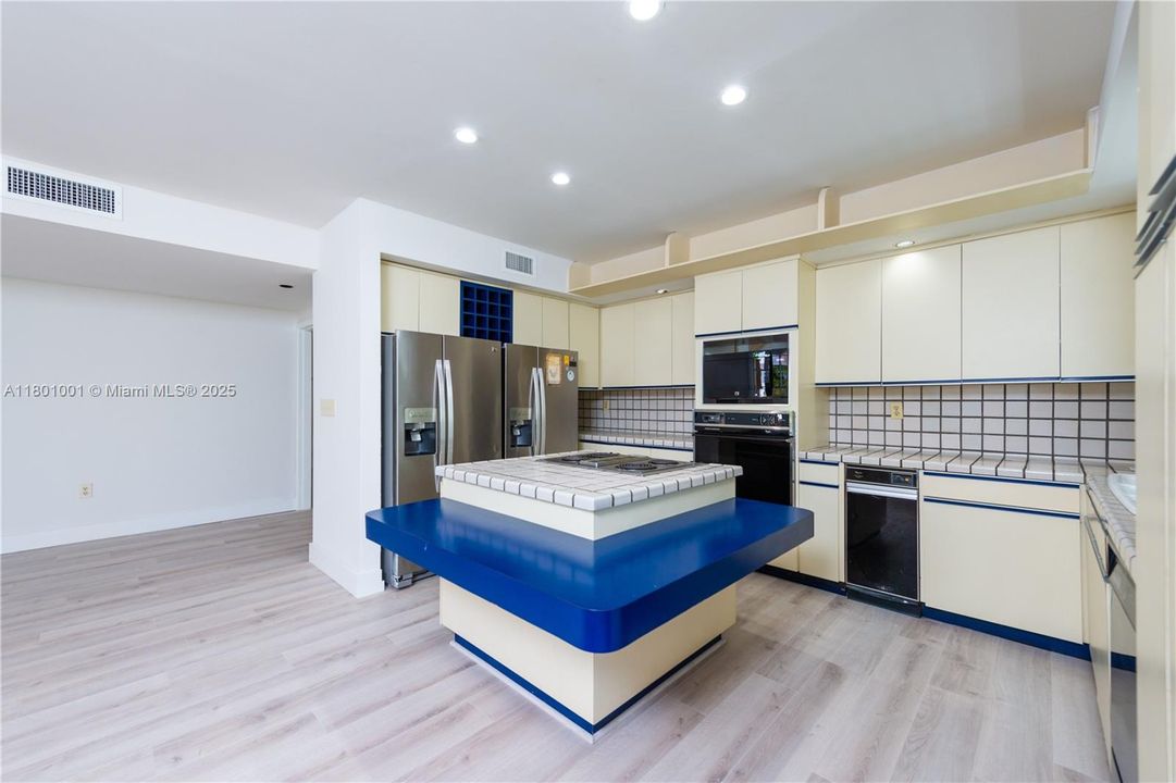 Recientemente alquilado: $8,500 (5 camas, 4 baños, 2576 Pies cuadrados)