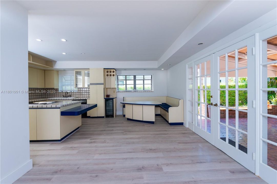 Recientemente alquilado: $8,500 (5 camas, 4 baños, 2576 Pies cuadrados)