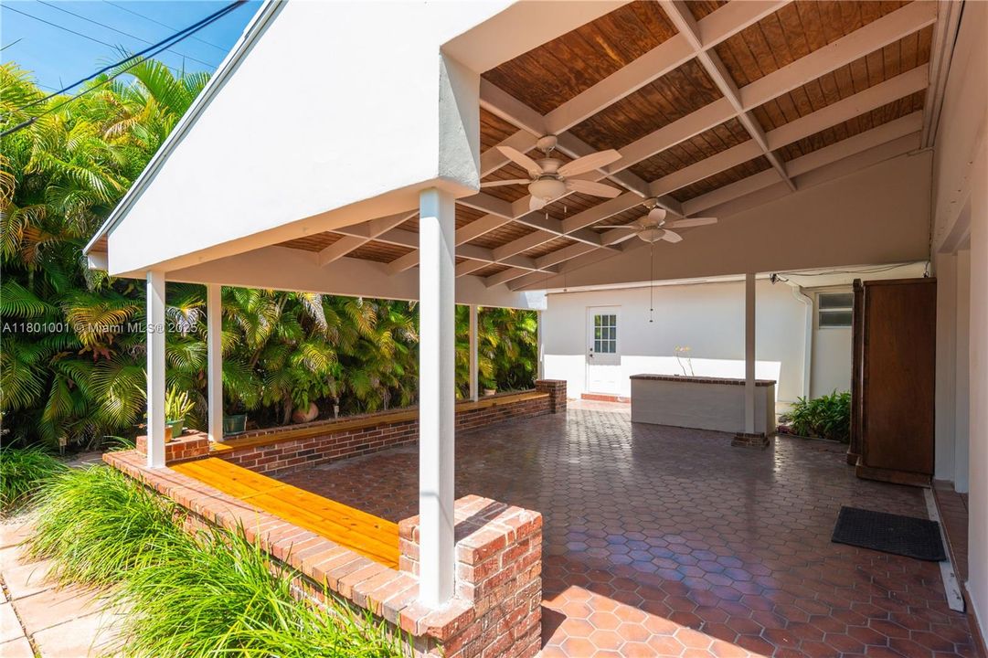 Recientemente alquilado: $8,500 (5 camas, 4 baños, 2576 Pies cuadrados)