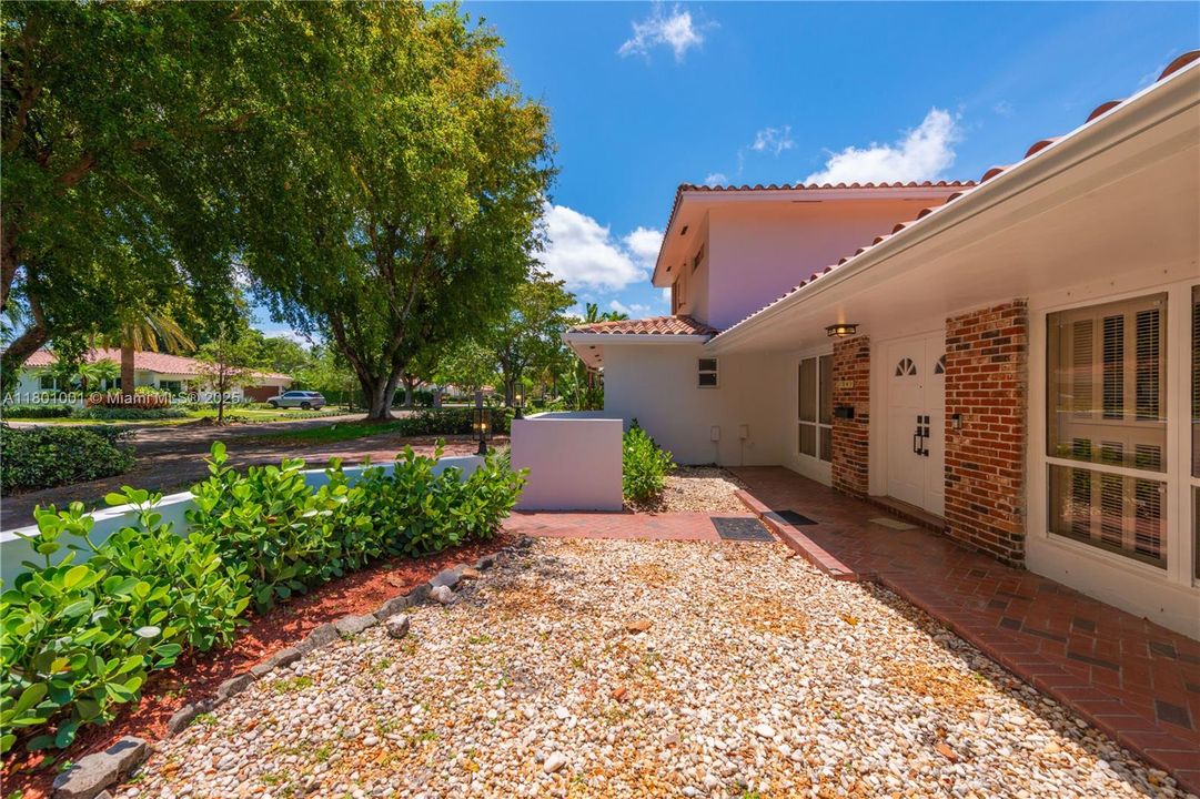 Recientemente alquilado: $8,500 (5 camas, 4 baños, 2576 Pies cuadrados)