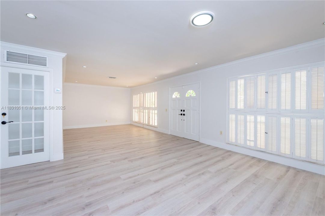 Recientemente alquilado: $8,500 (5 camas, 4 baños, 2576 Pies cuadrados)