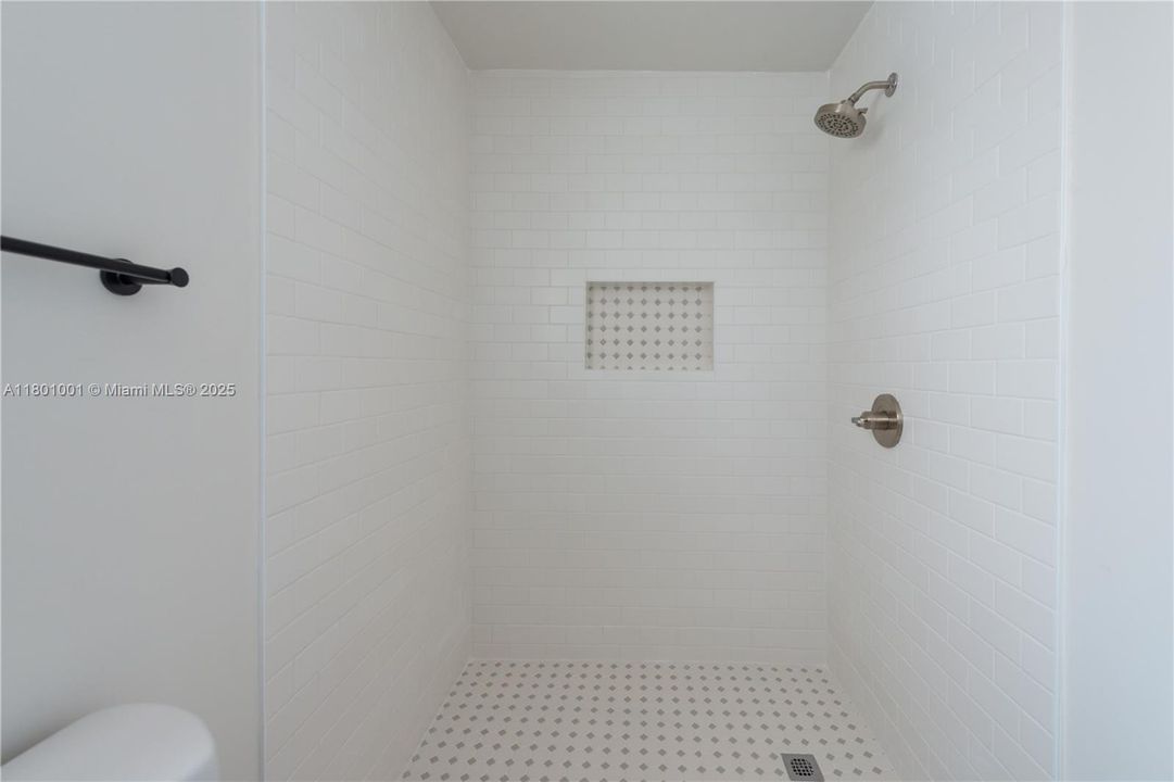 Recientemente alquilado: $8,500 (5 camas, 4 baños, 2576 Pies cuadrados)