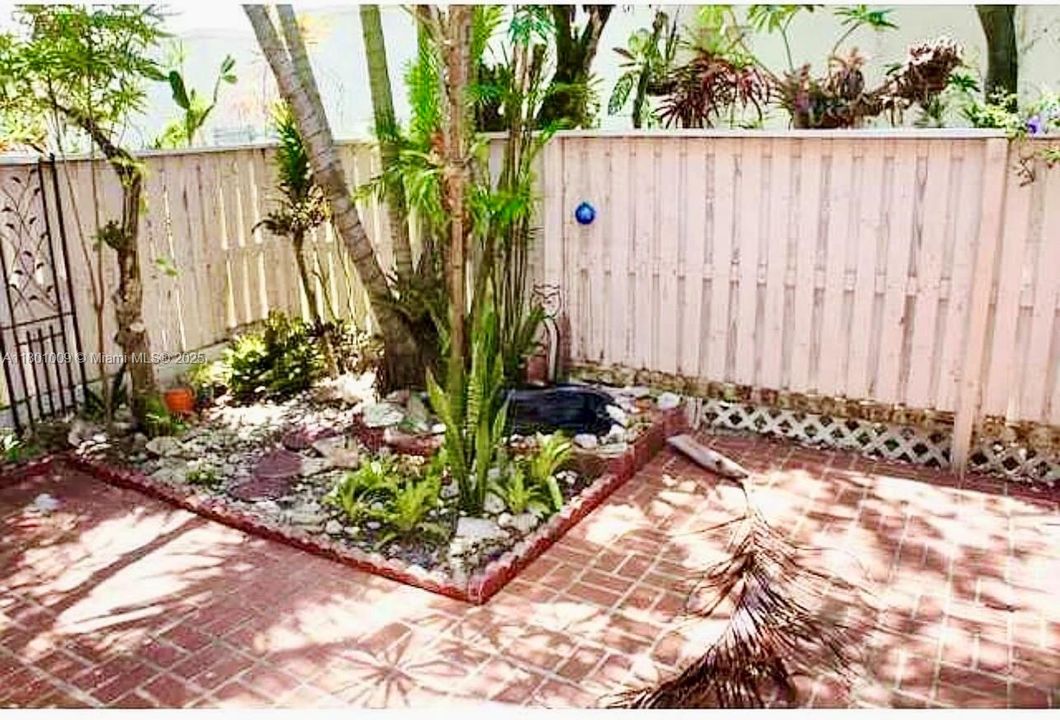 For Sale: $350,000 (3 beds, 2 baths, 1336 Square Feet)