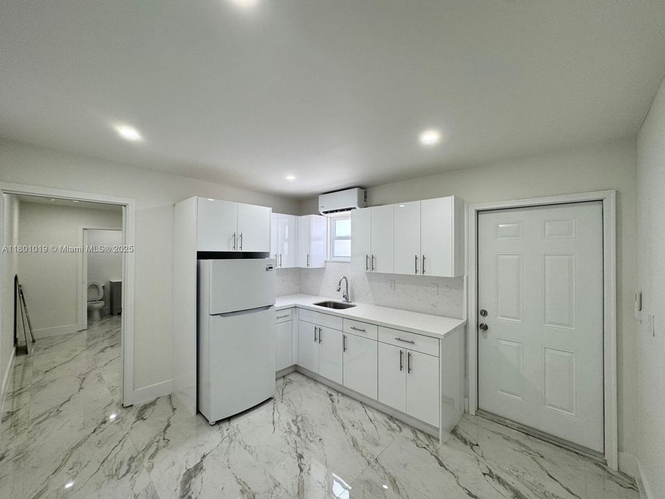 Recently Rented: $1,800 (1 beds, 1 baths, 0 Square Feet)