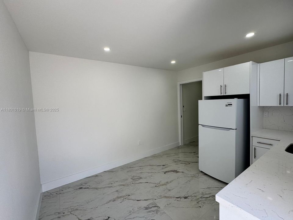 Recently Rented: $1,800 (1 beds, 1 baths, 0 Square Feet)