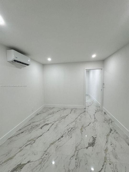 Recently Rented: $1,800 (1 beds, 1 baths, 0 Square Feet)