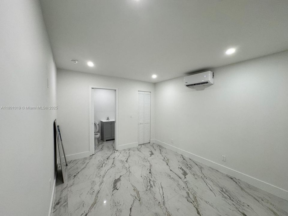 Recently Rented: $1,800 (1 beds, 1 baths, 0 Square Feet)