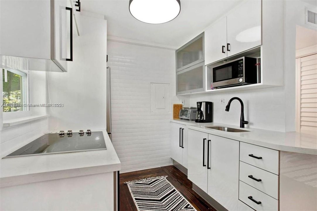 Recently Sold: $399,000 (1 beds, 1 baths, 781 Square Feet)