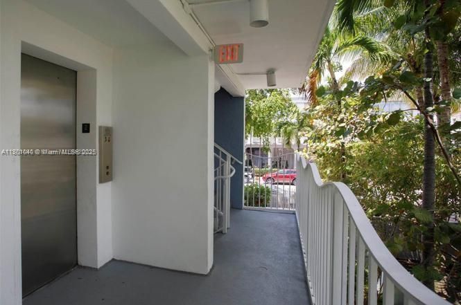 Recently Sold: $399,000 (1 beds, 1 baths, 781 Square Feet)