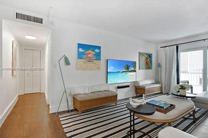 Recently Sold: $399,000 (1 beds, 1 baths, 781 Square Feet)