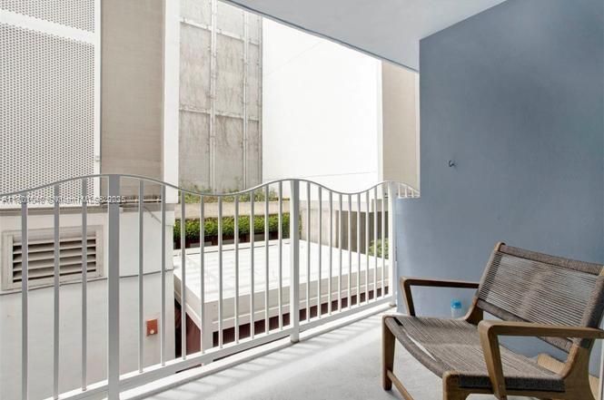 Recently Sold: $399,000 (1 beds, 1 baths, 781 Square Feet)