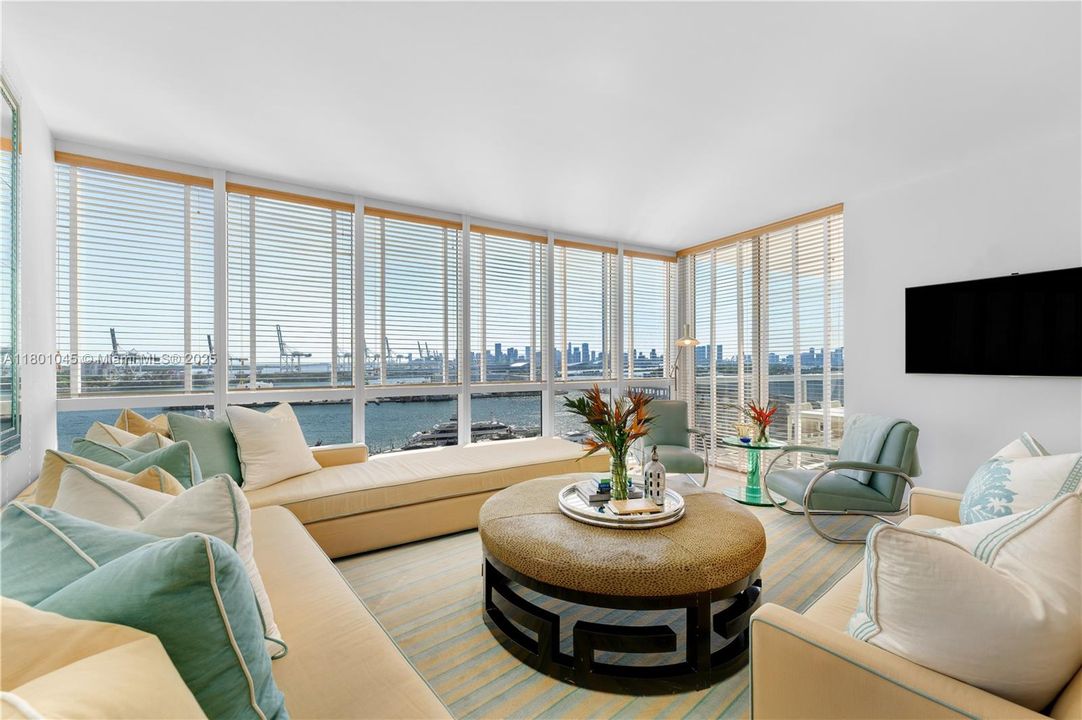 待售: $2,550,000 (2 贝兹, 2 浴室, 2003 平方英尺)