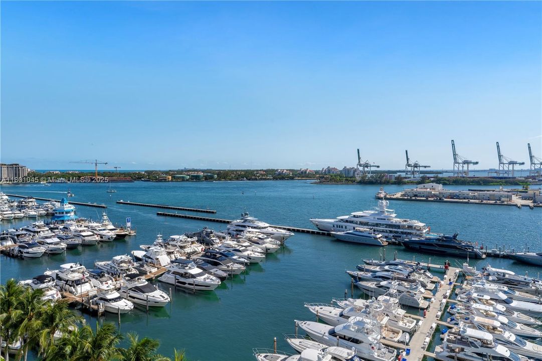 待售: $2,550,000 (2 贝兹, 2 浴室, 2003 平方英尺)