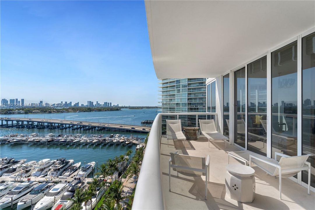 待售: $2,550,000 (2 贝兹, 2 浴室, 2003 平方英尺)