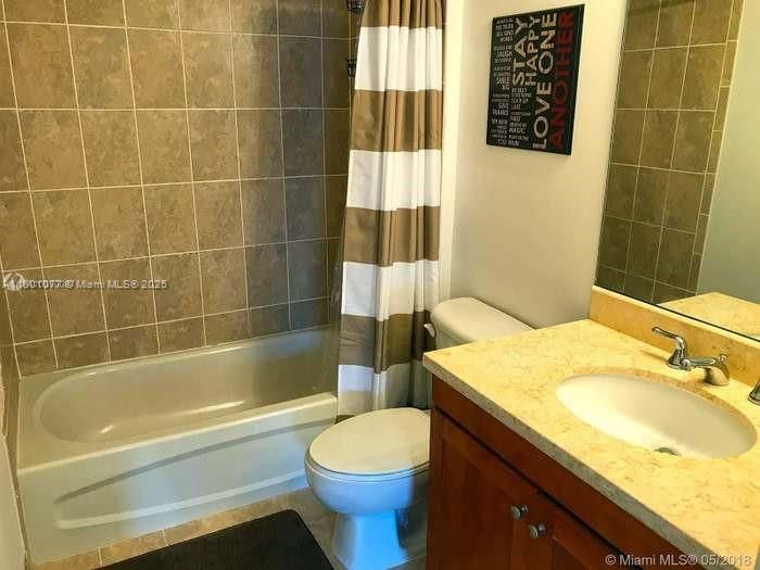 For Sale: $525,000 (2 beds, 2 baths, 846 Square Feet)