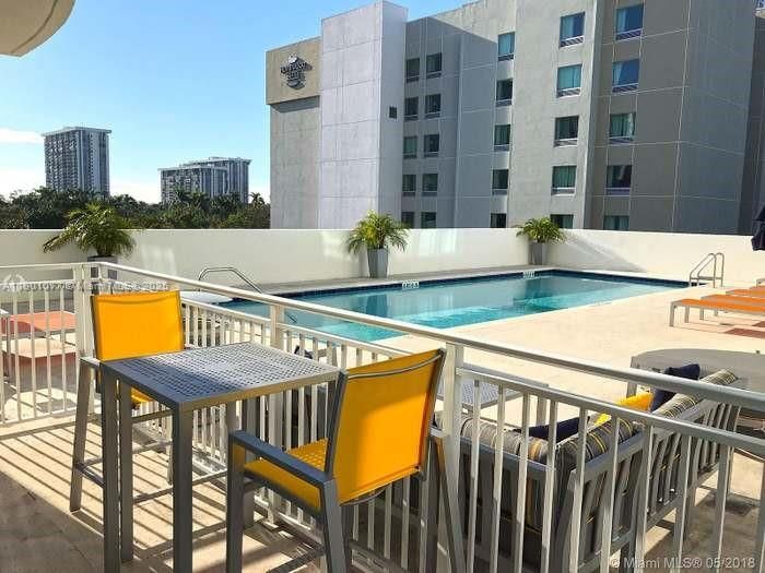 For Sale: $525,000 (2 beds, 2 baths, 846 Square Feet)