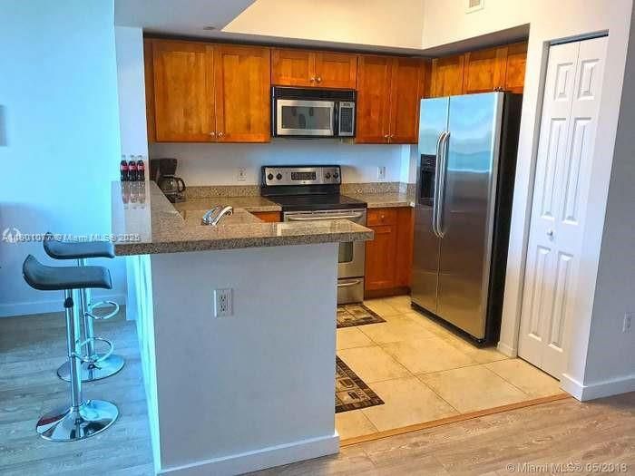 For Sale: $525,000 (2 beds, 2 baths, 846 Square Feet)