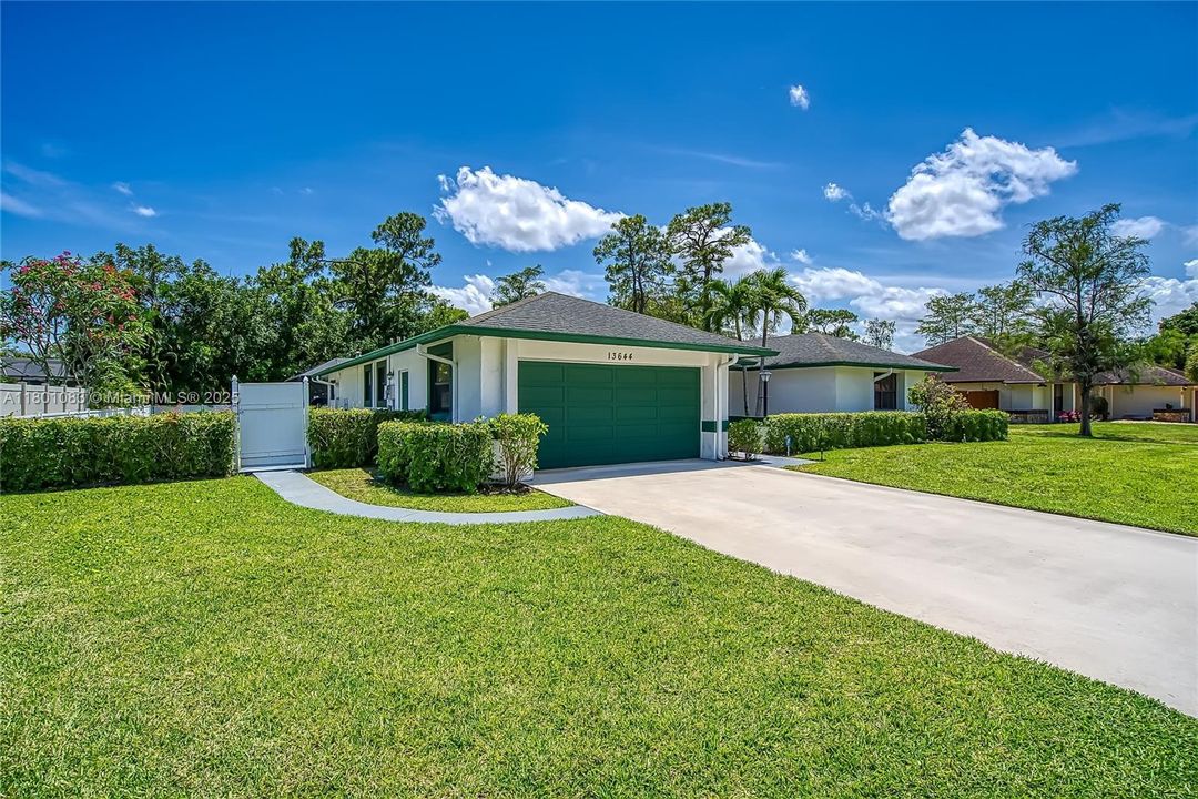 Recently Sold: $614,800 (4 beds, 2 baths, 2631 Square Feet)