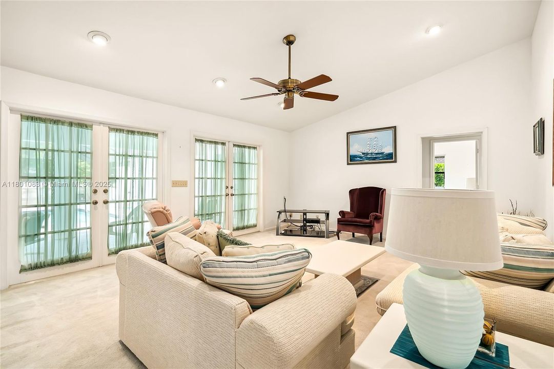 Recently Sold: $614,800 (4 beds, 2 baths, 2631 Square Feet)