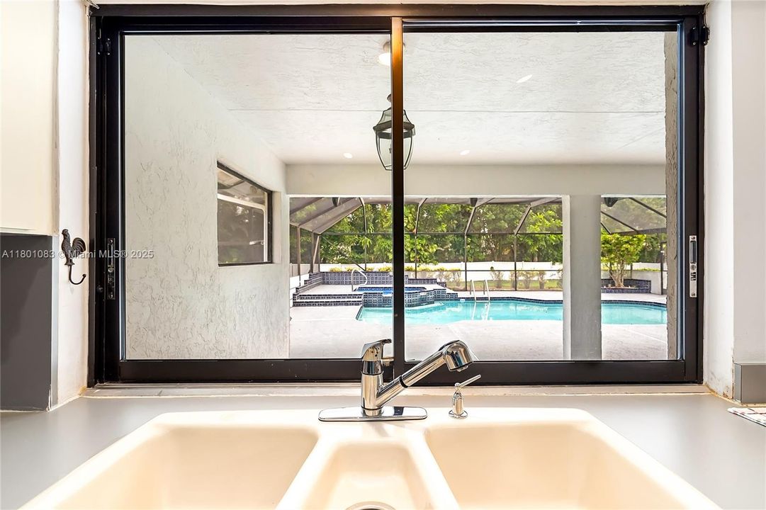 Recently Sold: $614,800 (4 beds, 2 baths, 2631 Square Feet)