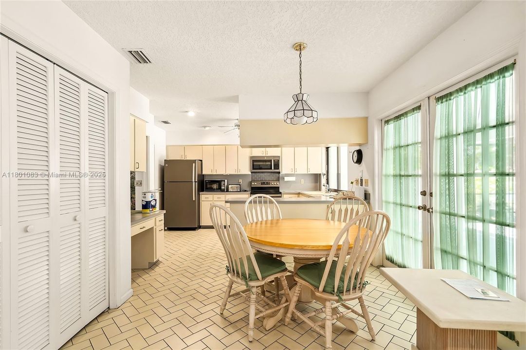 Recently Sold: $614,800 (4 beds, 2 baths, 2631 Square Feet)