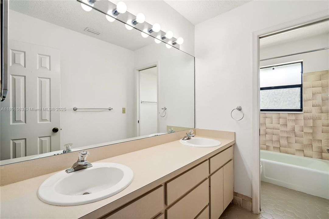 Recently Sold: $614,800 (4 beds, 2 baths, 2631 Square Feet)