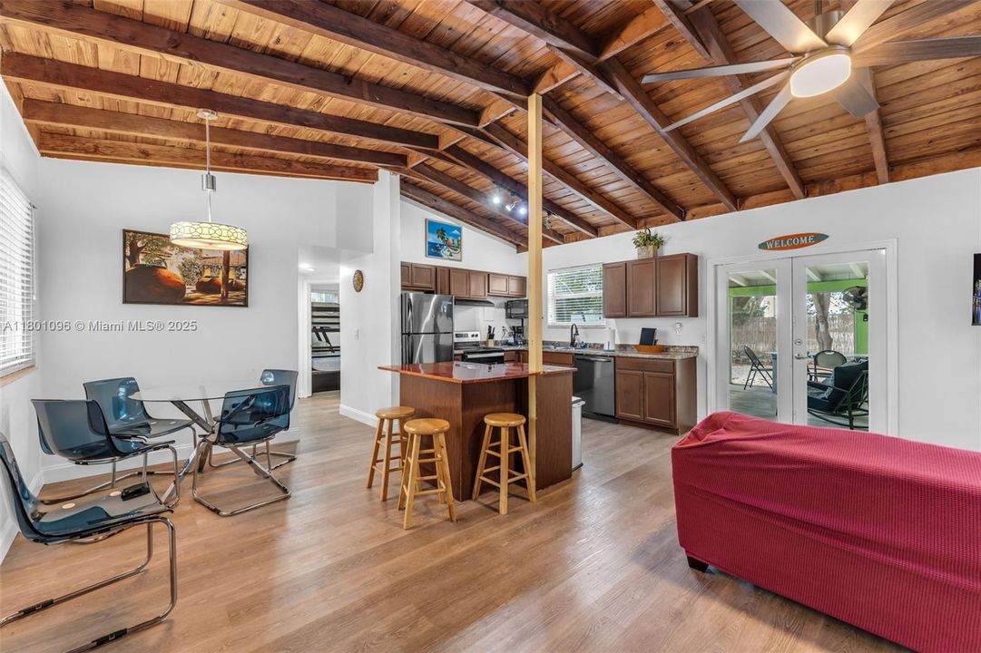 Recientemente alquilado: $2,900 (2 camas, 2 baños, 800 Pies cuadrados)