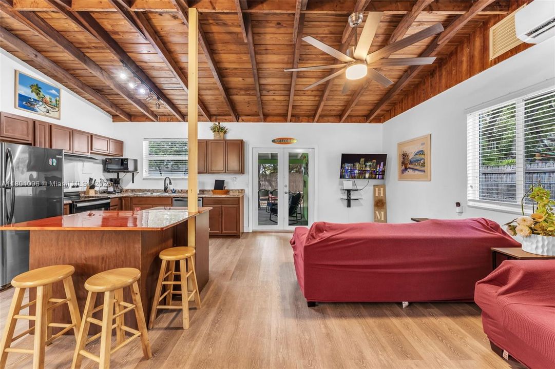 Recientemente alquilado: $2,900 (2 camas, 2 baños, 800 Pies cuadrados)