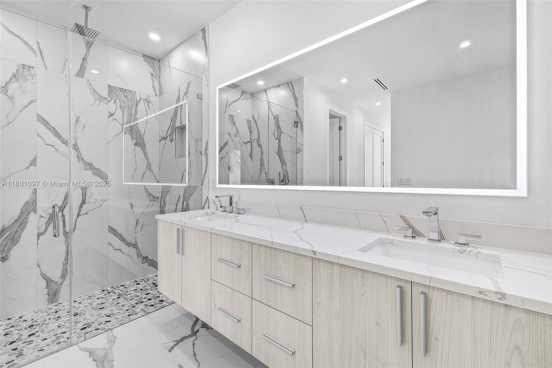 最近售出: $1,450,000 (4 贝兹, 3 浴室, 0 平方英尺)