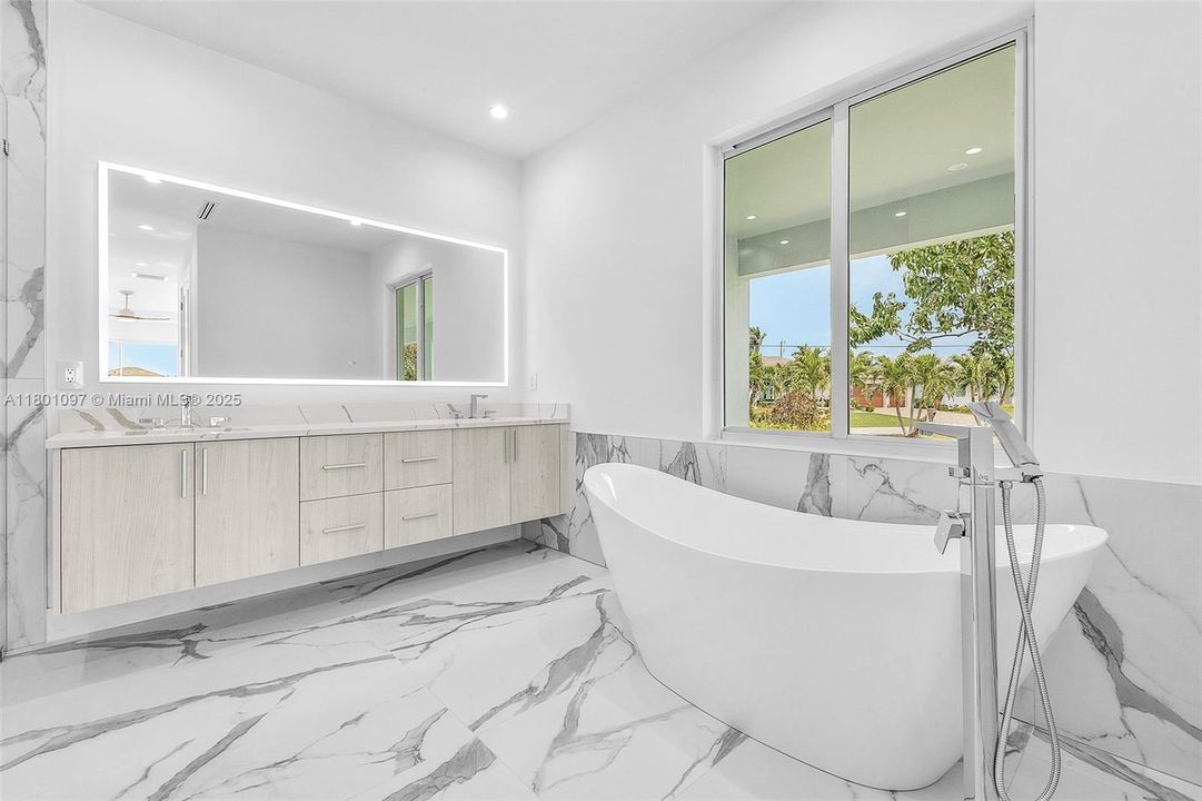 最近售出: $1,450,000 (4 贝兹, 3 浴室, 0 平方英尺)