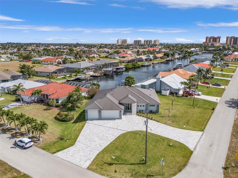 最近售出: $1,450,000 (4 贝兹, 3 浴室, 0 平方英尺)