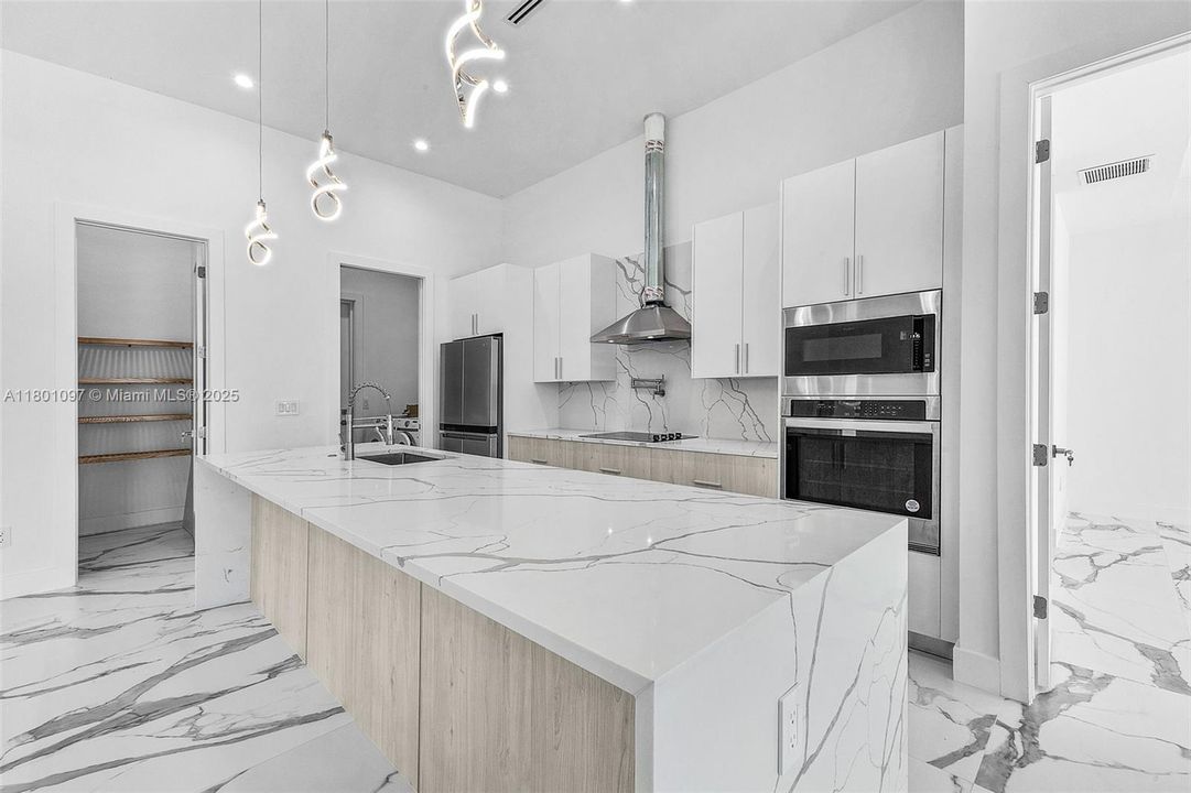 最近售出: $1,450,000 (4 贝兹, 3 浴室, 0 平方英尺)