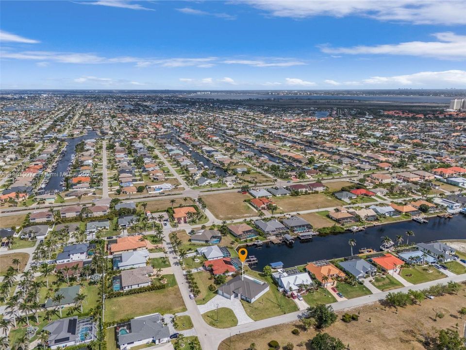 最近售出: $1,450,000 (4 贝兹, 3 浴室, 0 平方英尺)