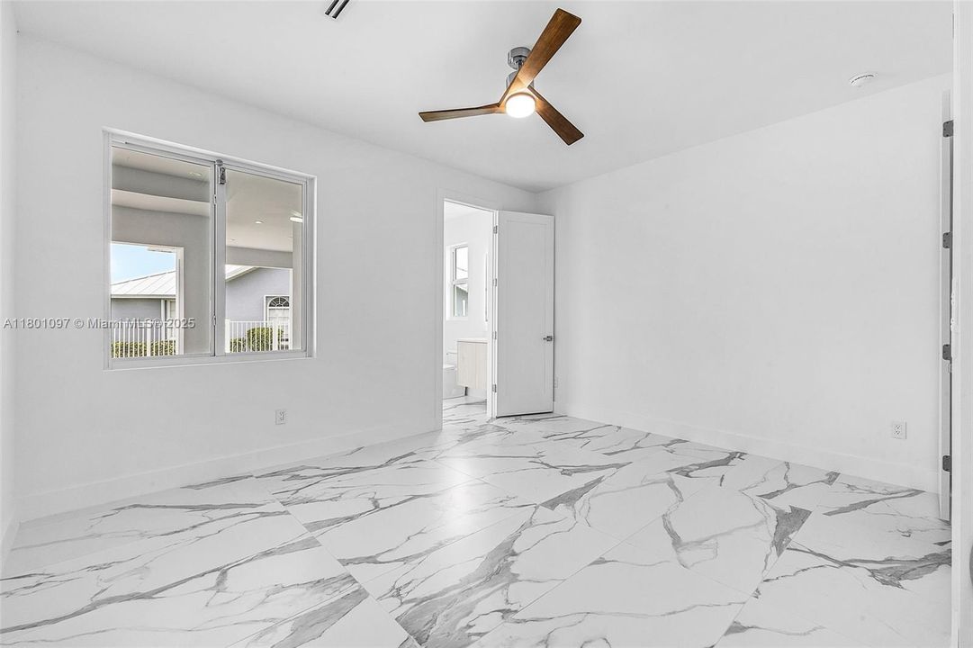 最近售出: $1,450,000 (4 贝兹, 3 浴室, 0 平方英尺)