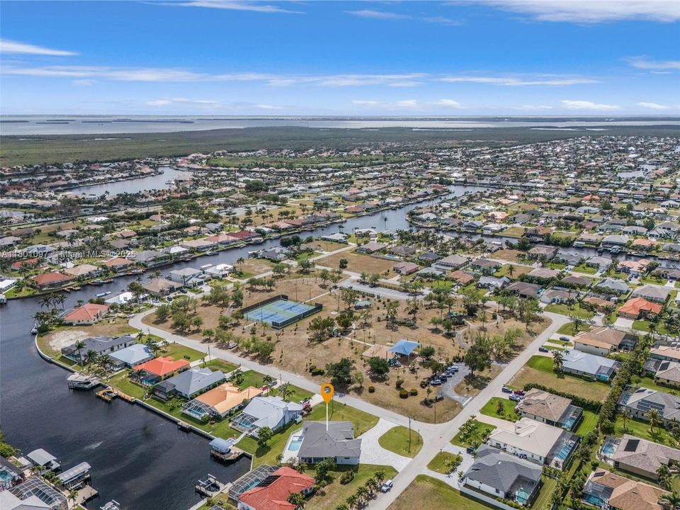 最近售出: $1,450,000 (4 贝兹, 3 浴室, 0 平方英尺)