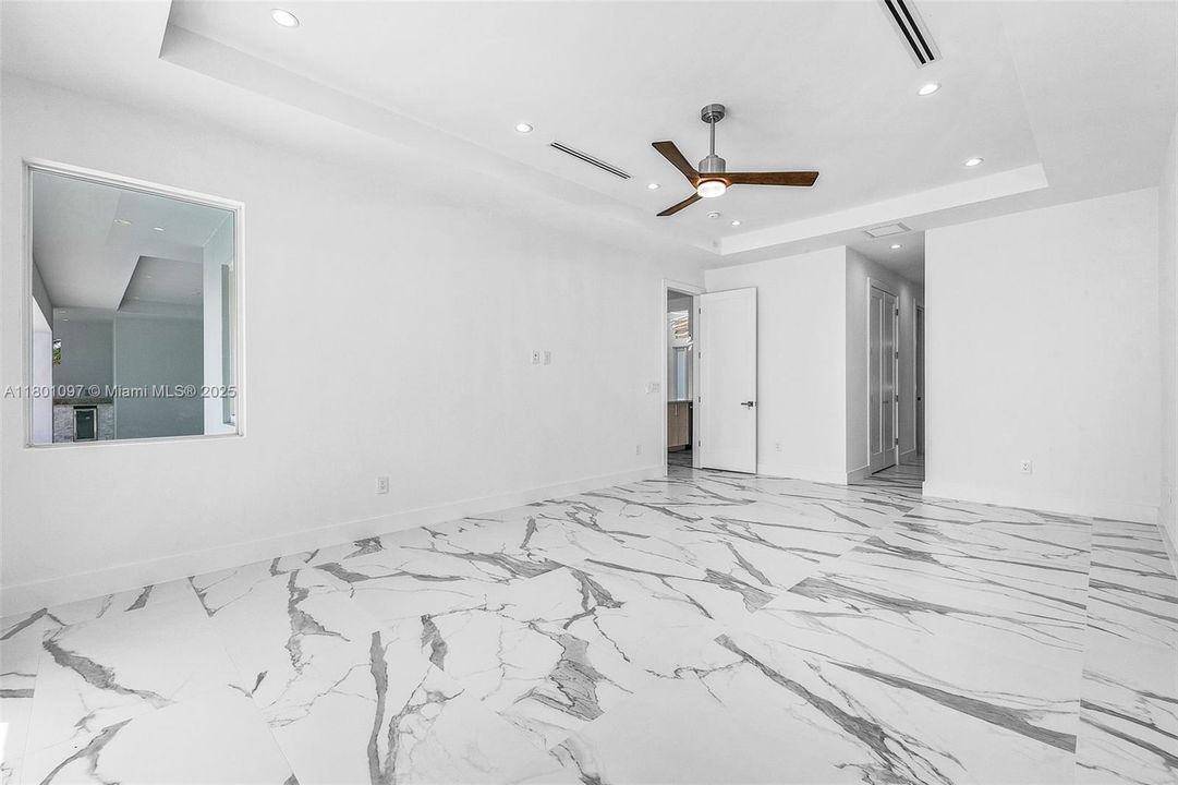 最近售出: $1,450,000 (4 贝兹, 3 浴室, 0 平方英尺)