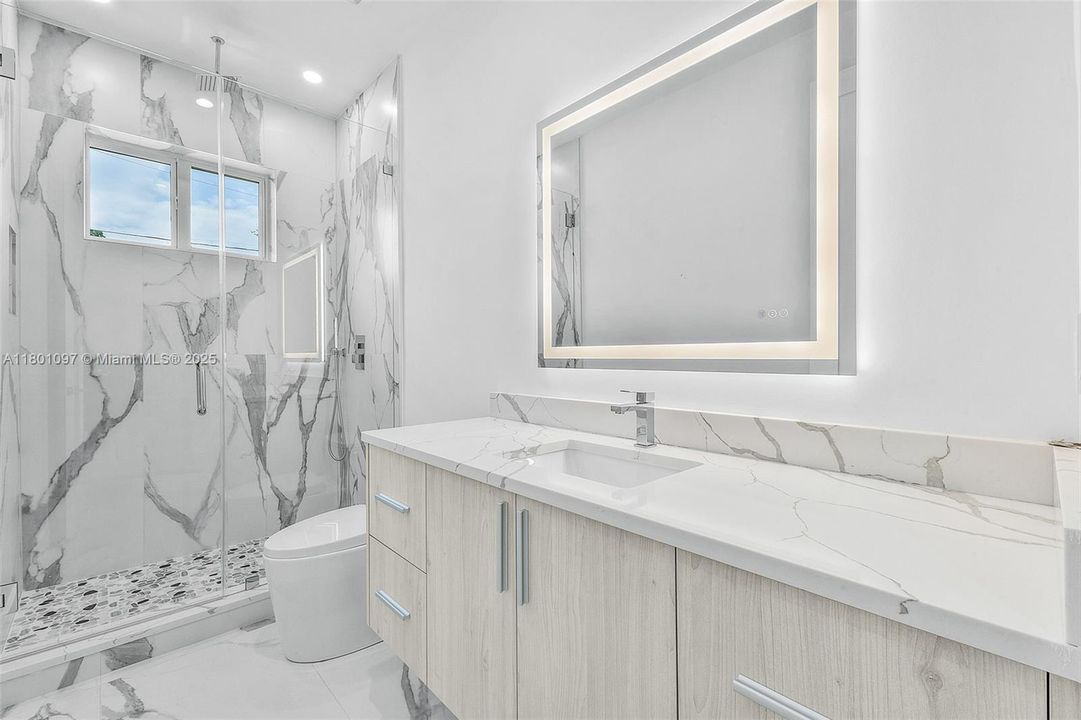 最近售出: $1,450,000 (4 贝兹, 3 浴室, 0 平方英尺)