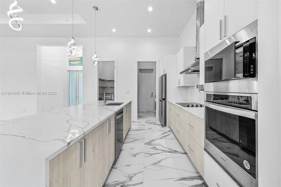 最近售出: $1,450,000 (4 贝兹, 3 浴室, 0 平方英尺)