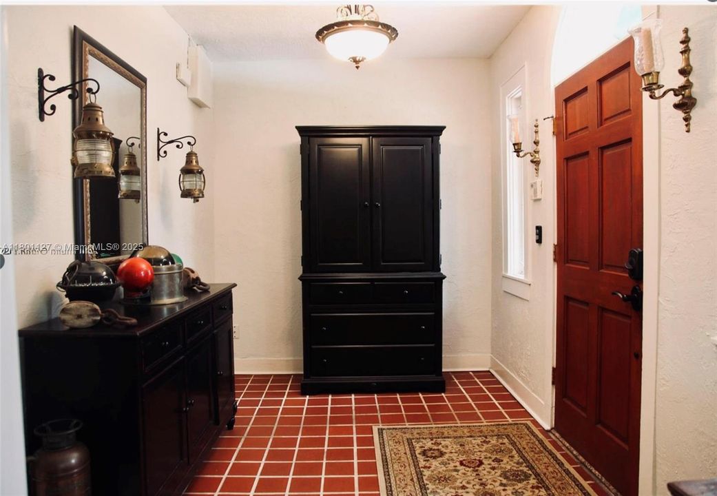 Active With Contract: $1,385,000 (3 beds, 3 baths, 1970 Square Feet)