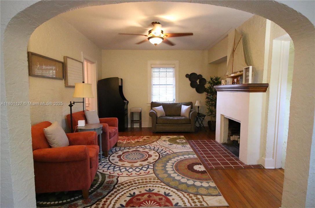 Active With Contract: $1,385,000 (3 beds, 3 baths, 1970 Square Feet)