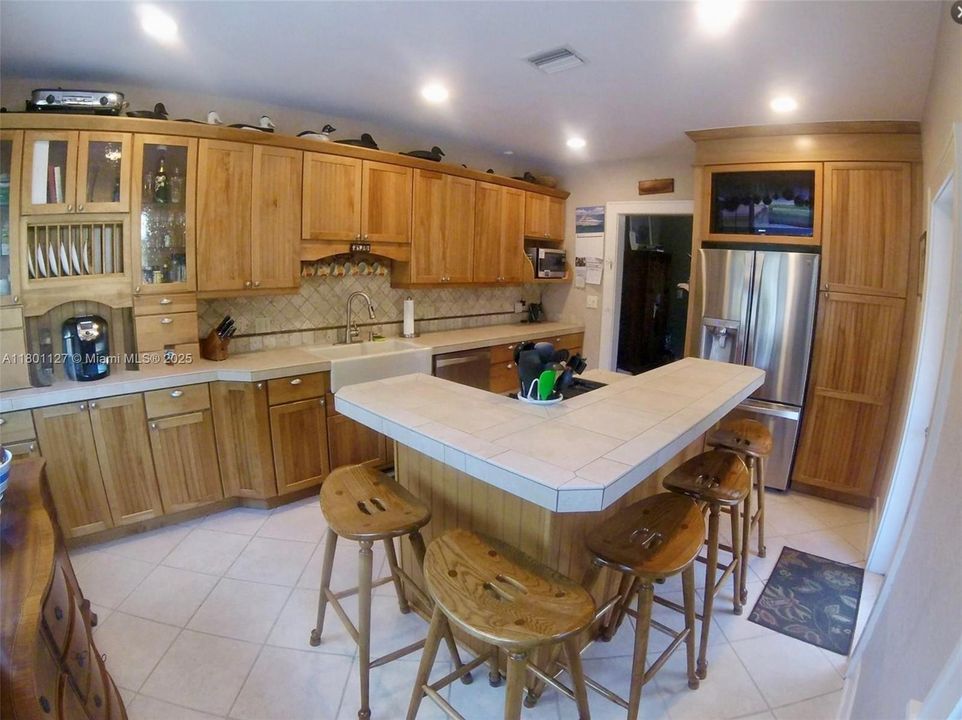 Active With Contract: $1,385,000 (3 beds, 3 baths, 1970 Square Feet)