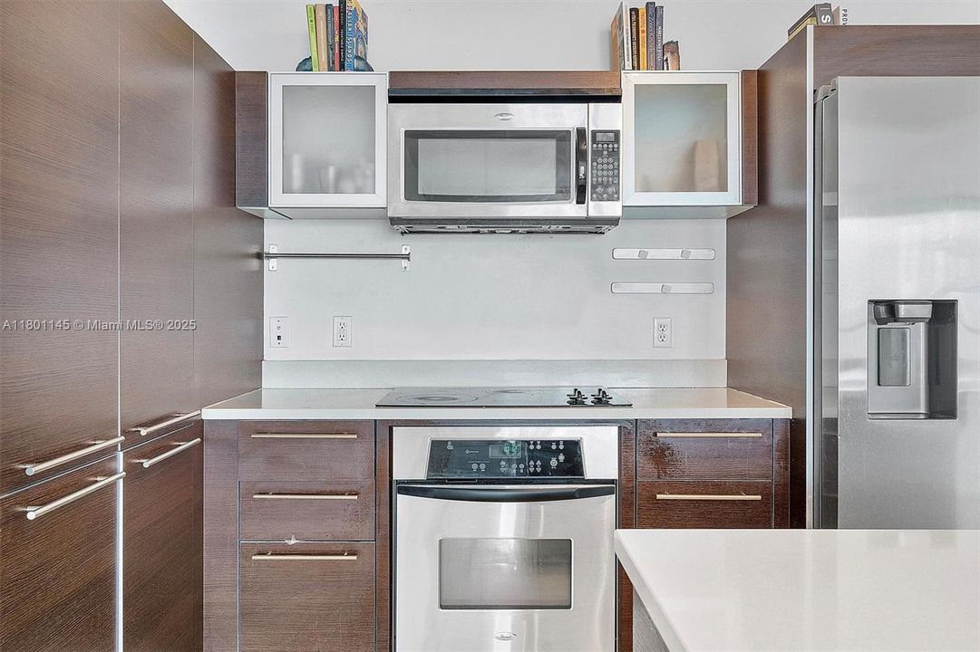 Недавно продано: $725,000 (2 спален, 2 ванн, 1325 Квадратных фут)