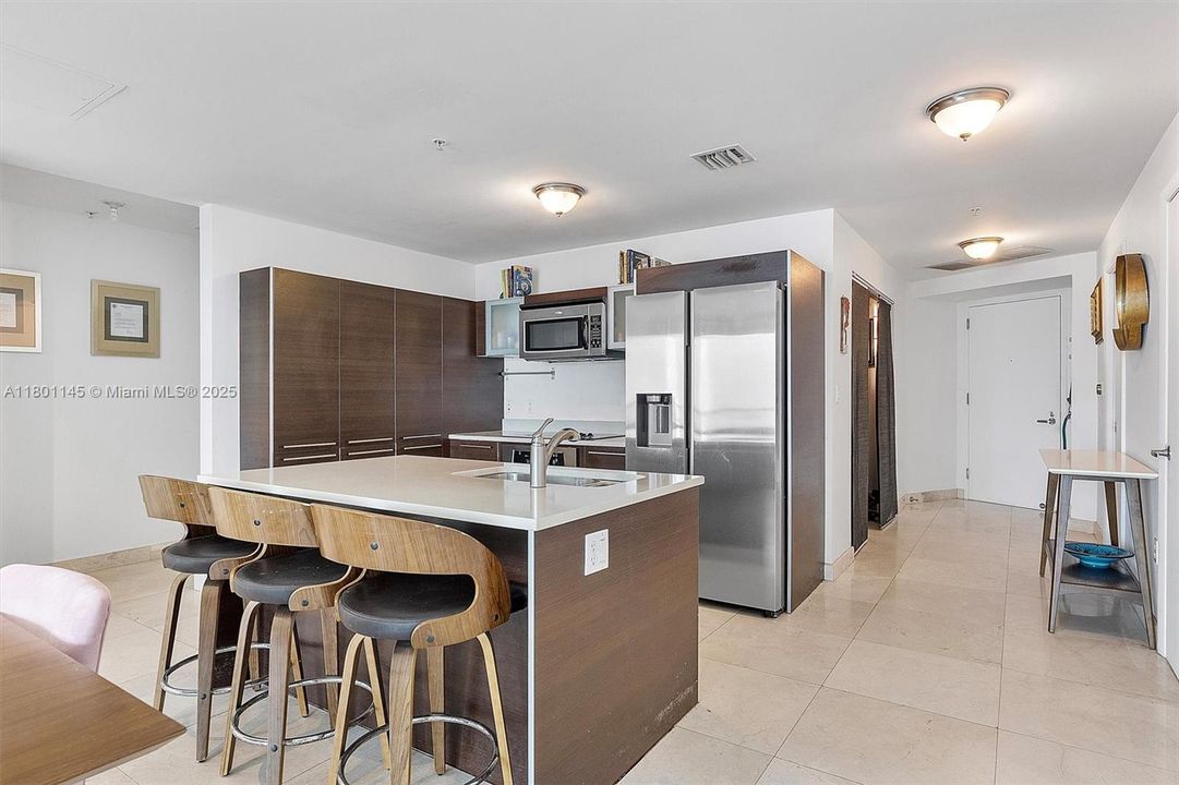 Недавно продано: $725,000 (2 спален, 2 ванн, 1325 Квадратных фут)