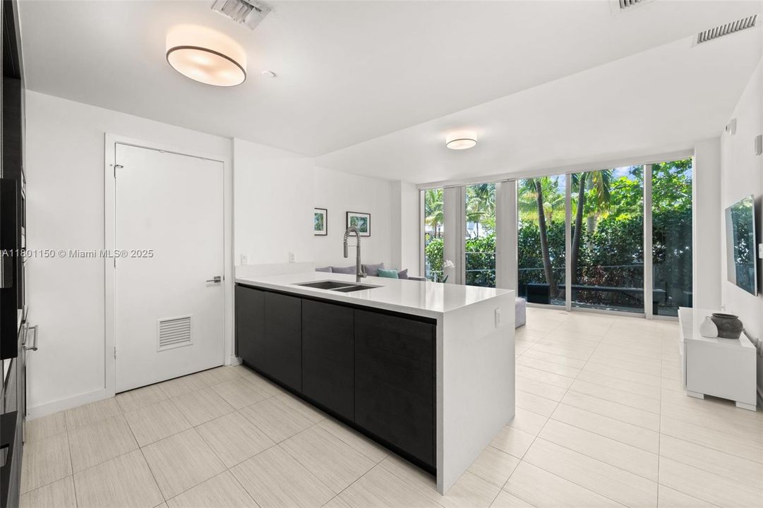 En Venta: $1,395,000 (1 camas, 1 baños, 818 Pies cuadrados)