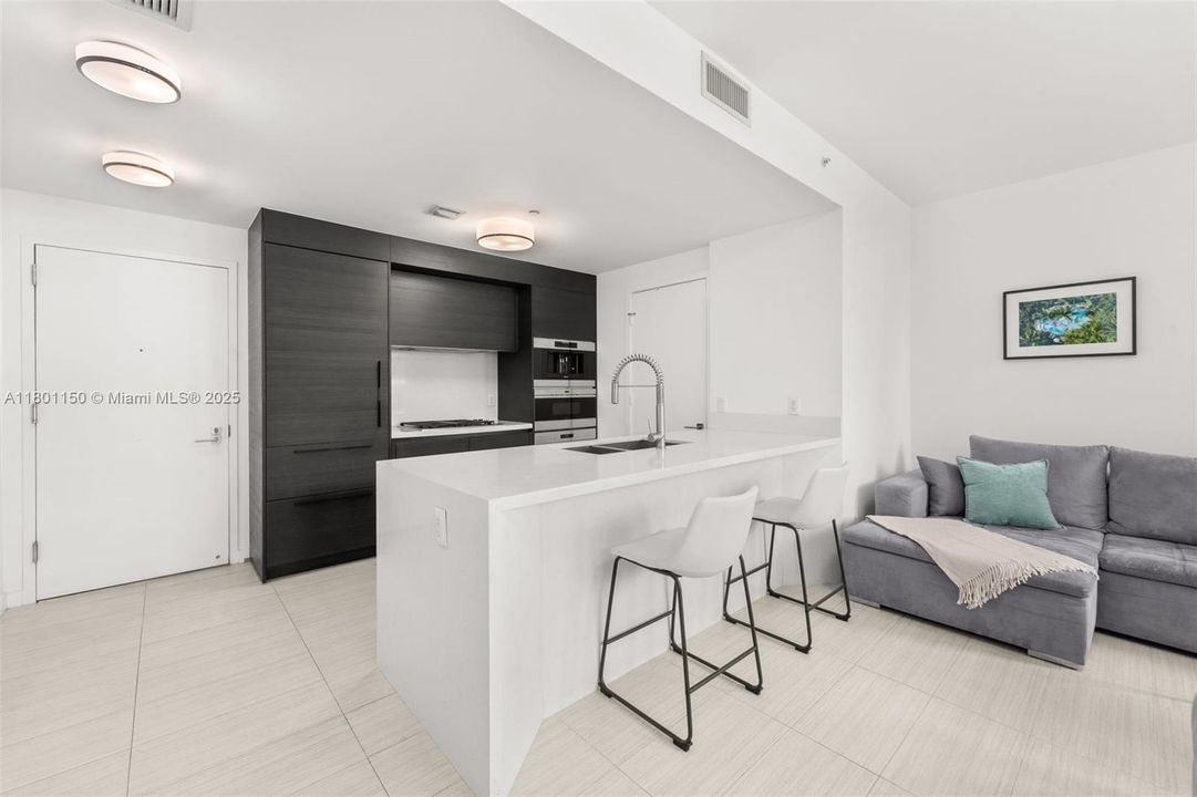 En Venta: $1,395,000 (1 camas, 1 baños, 818 Pies cuadrados)