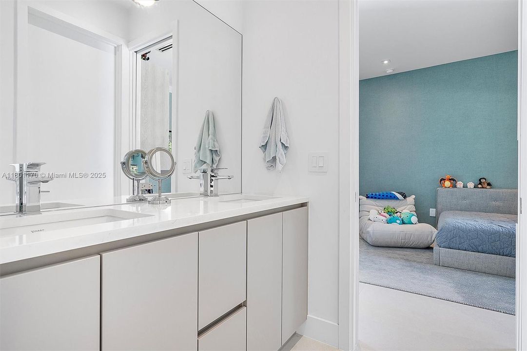 For Sale: $8,700,000 (5 beds, 4 baths, 0 Square Feet)
